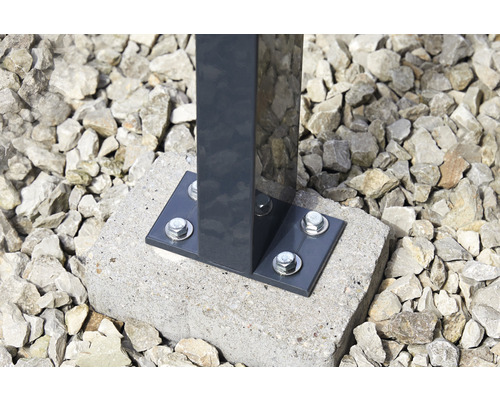 Pied de poteau avec vis sur fondation en béton