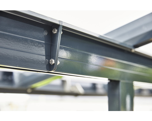 Vue détaillée d''une construction de toit de terrasse avec des vis