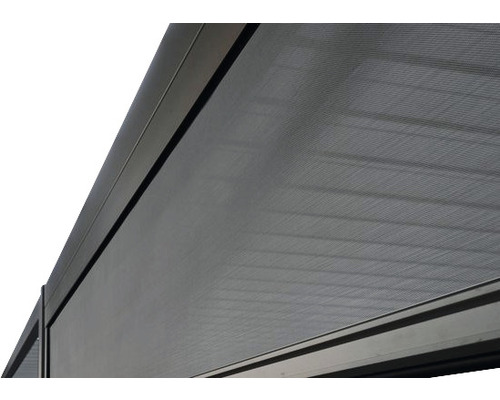 Vue détaillée d''un toit de terrasse moderne avec protection solaire