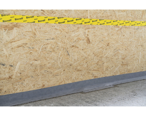 Mur en bois avec ruban adhésif et bande d''étanchéité SIGA Sicrall