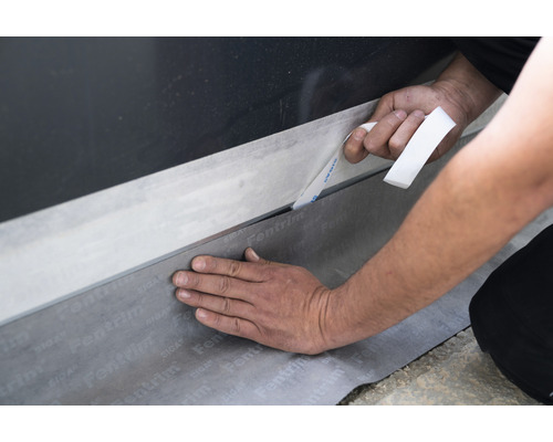 Installation de la membrane de raccordement de fenêtre SIGA Fentrim