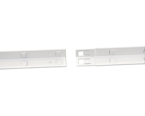 Vue détaillée d''un rail d''étagère en métal avec des trous de montage