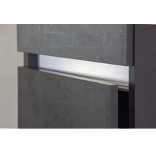 Detailaufnahme eines Badezimmerschranks mit Betonoptik und LED-Beleuchtung