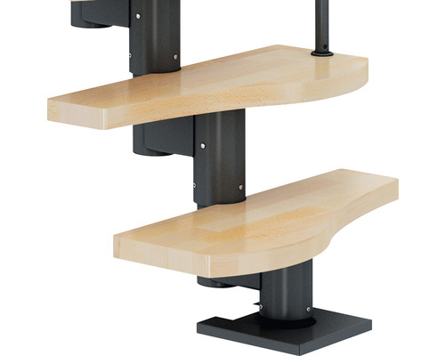 Gros plan d''un escalier en colimaçon avec marches en bois et garde-corps en métal