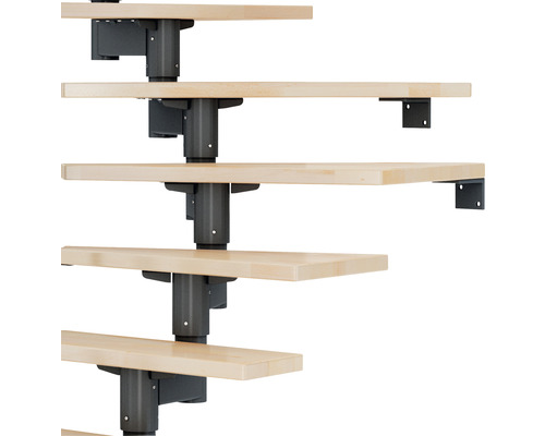 Detailaufnahme einer Raumspartreppe mit Holzstufen und Metallkonstruktion