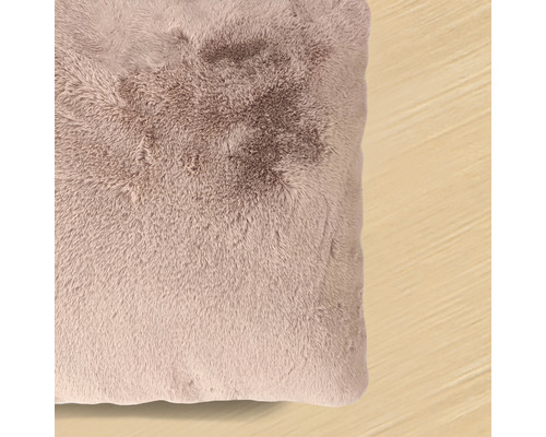 Coussin décoratif en fausse fourrure