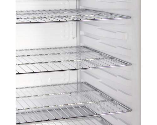 Intérieur d''une armoire avec trois étagères en treillis métallique