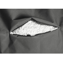 Detailansicht eines Sitzsacks mit Reißverschluss und Füllung aus Styroporkugeln.
