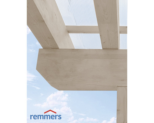 Nahaufnahme einer Holzkonstruktion mit durchsichtigem Dach und Remmers Logo.