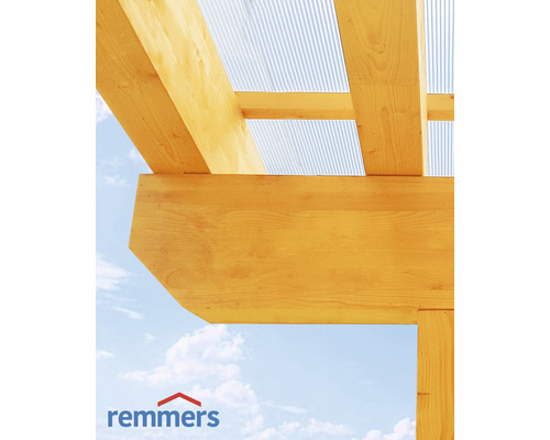 Construction en bois avec plaques ondulées et logo Remmers