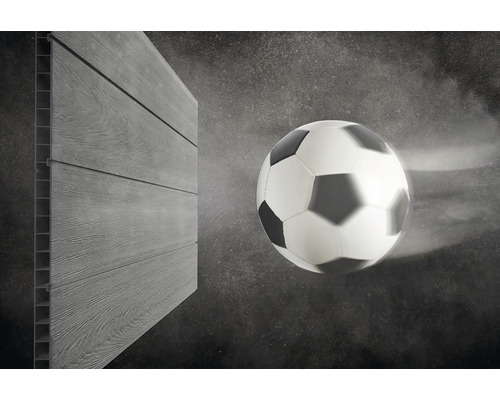 Bardage de façade et ballon de football