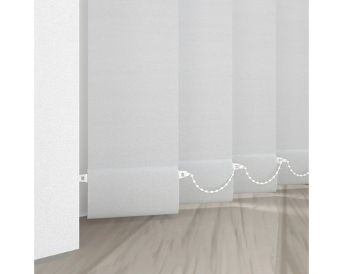 Weisse Lamellenvorhänge im Raum