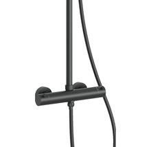 Schwarze Duscharmatur mit Schlauch