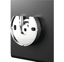 Detailansicht einer Duschstange mit Wandhalterung