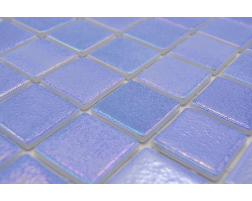 Gros plan de petites mosaïques carrées en verre