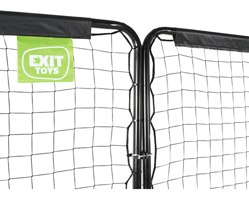 Detailansicht eines Fussballtors mit Netz und Exit Toys Logo