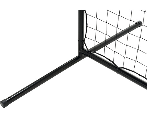 Detailansicht eines schwarzen Volleyballnetzpfostens aus Metall.