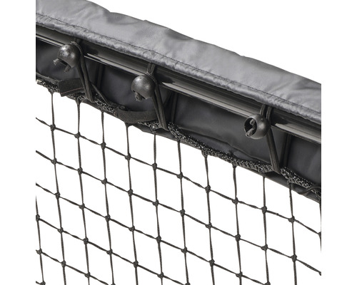 Gros plan d''un filet de protection avec éléments de fixation.