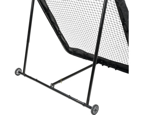 Vue détaillée d''un filet pare-ballons avec roulettes