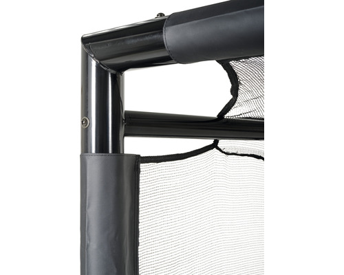 Detailansicht eines Fussballtors mit Netz