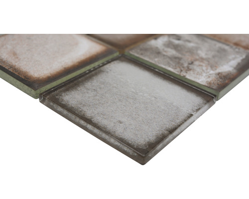 Nahaufnahme einer Mosaikfliese aus Glas