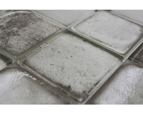 Detailaufnahme von Glasfliesen