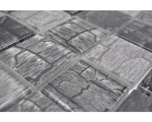 Mosaikfliese aus Glas mit Holzoptik