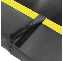 Détail d''une housse de trampoline avec fermeture velcro