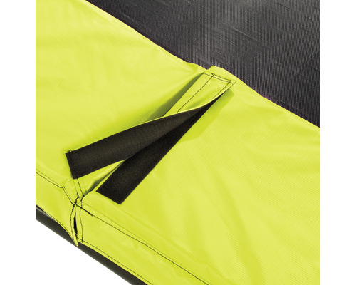 Vue détaillée d''une housse de trampoline avec fermeture velcro