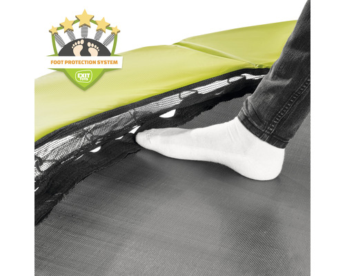 Detailaufnahme eines Trampolins mit Fussschutzsystem und Exit Toys Logo.