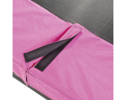 Gros plan d''un coussin de protection de trampoline avec fermeture velcro