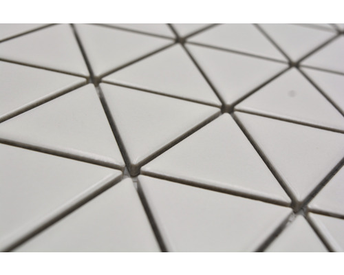 Gros plan de carreaux muraux triangulaires