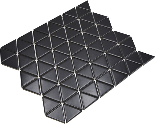 Mosaikfliese mit dreieckigen, schwarzen Elementen