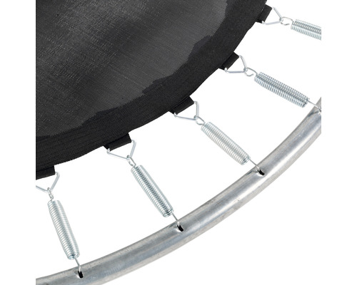 Vue détaillée de la suspension du trampoline avec fixation de la toile de saut