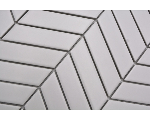 Gros plan de carreaux de mosaïque blancs en forme de losange