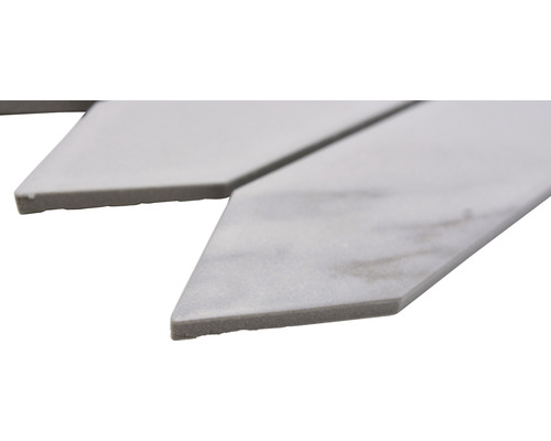 Mosaïque de marbre en forme de flèche