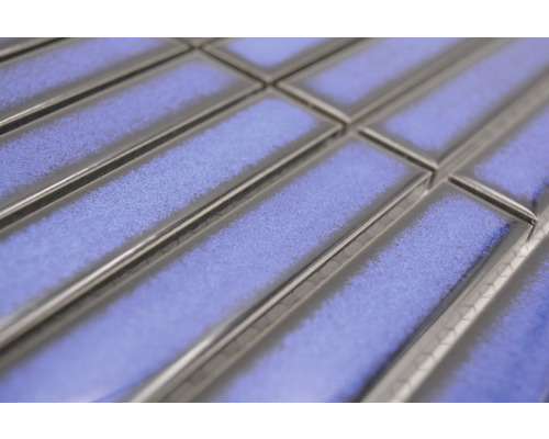 Nahaufnahme von Mosaikfliesen aus Keramik