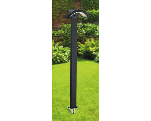 Gartenleuchte mit LED Beleuchtung auf Rasen