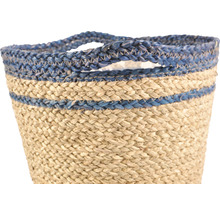 Panier en fibres naturelles avec rayures bleues