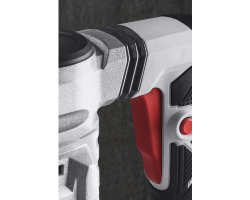 Gros plan d''une perceuse avec gâchette rouge