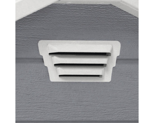 Detailansicht einer Giebelentlüftung an einem Gebäude, die zur Belüftung des Dachbodens dient