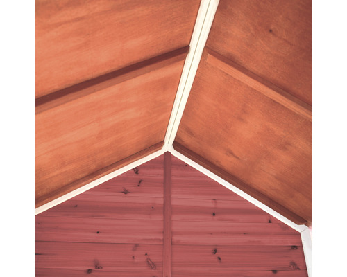 Vue intérieure d''une cabane de jardin avec murs en bois et structure de toit