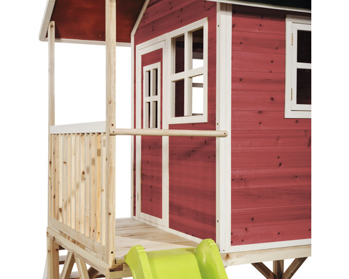 Maisonnette en bois avec toboggan