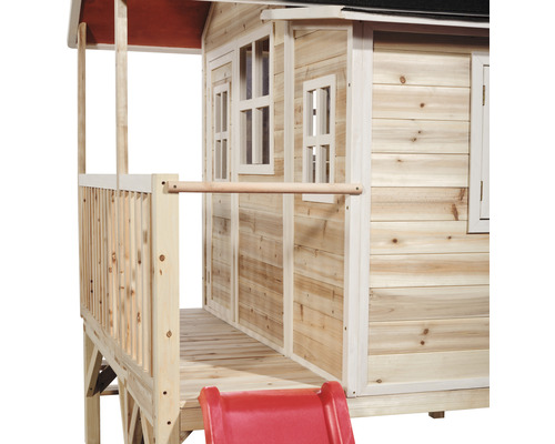 Spielhaus aus Holz mit Rutsche
