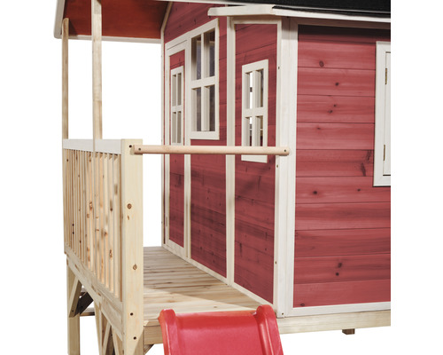 Spielhaus mit Rutsche und Holzveranda