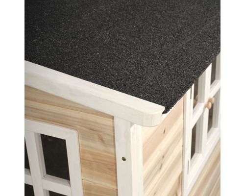 Detailansicht des Daches eines Spielhauses aus Holz