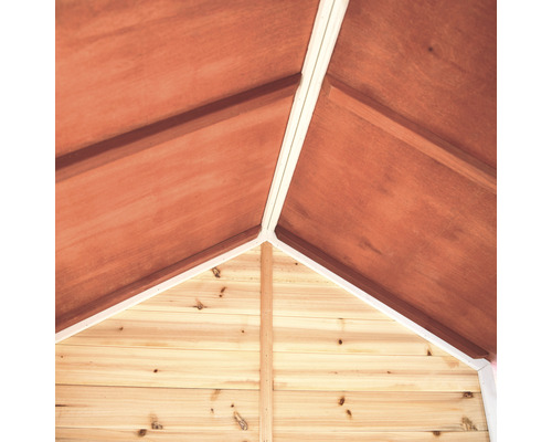 Vue intérieure d''une cabane de jardin en bois avec toit