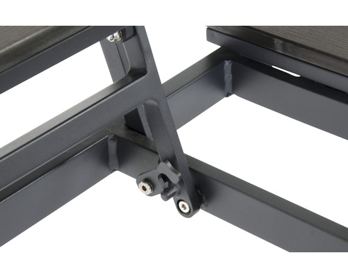 Vue détaillée du cadre d''une table de jardin avec mécanisme de pliage