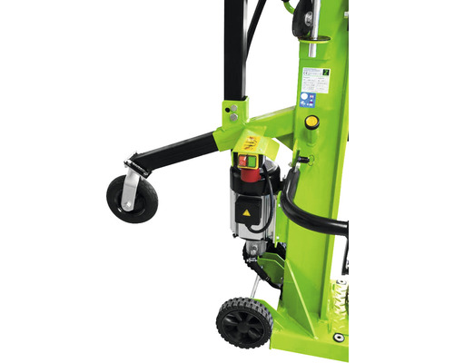 Detailansicht eines Holzspalters mit Rädern für den Transport