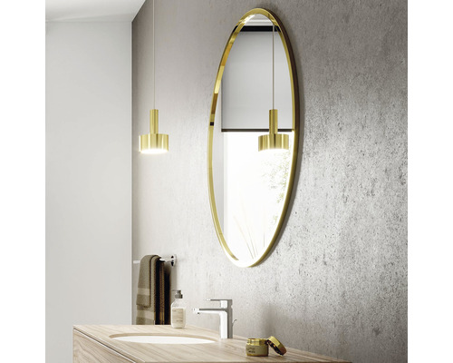 Salle de bains moderne avec miroir ovale, meuble-lavabo et éclairage